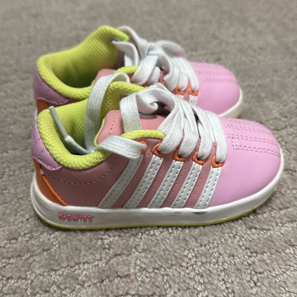 K-Swiss - Picture 2 of 3